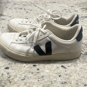 Veja campo sneakers. Excellent condition . Small stain on shoestring